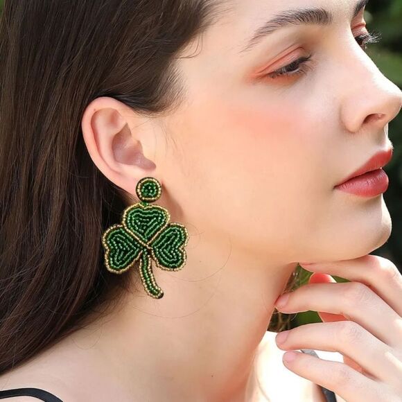 New GLASS SEED BEAD CLOVER St. Patrick's Day Statement earrings - Picture 7 of 9